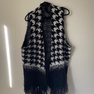 Investments Black and White Houndstooth Wrap